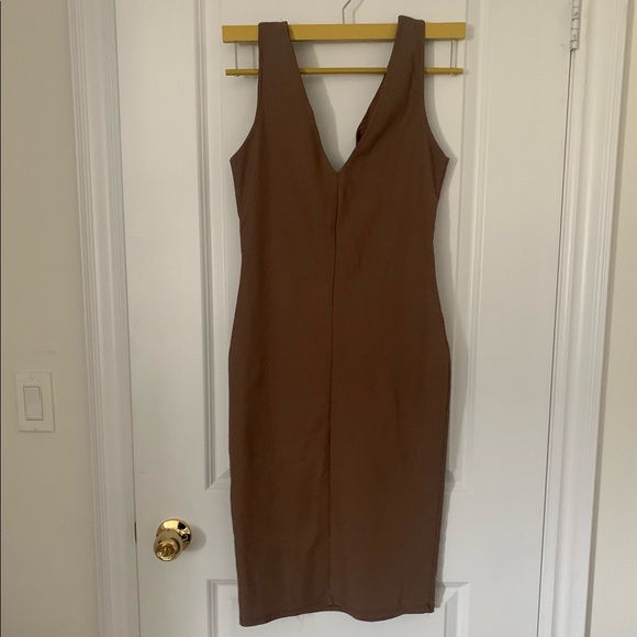 Brown plunge dress - Picture 2 of 2